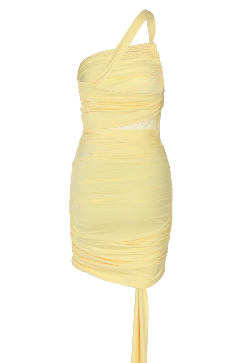 One Shoulder Yellow Ruched Tight Dress - Image 2