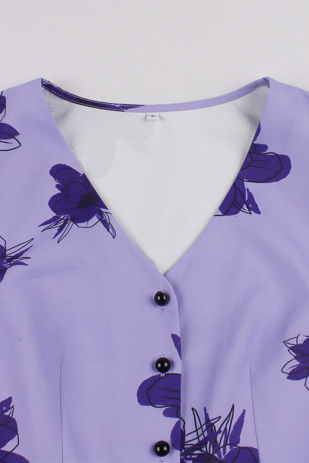 Sleeveless Purple Floral Swing Dress with Buttons - Image 3