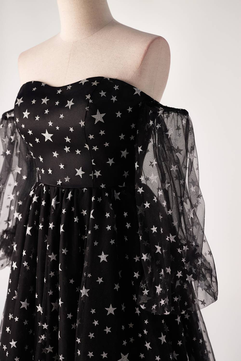 Sweetheart Black Stars Short Dress with Puff Sleeves - Image 6