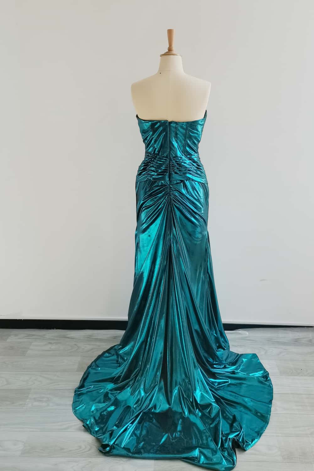 US 6 Peacock Metallic Ruched Mermaid Prom Dress - Image 2